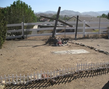 Traweek, Louise Bertha gravesite