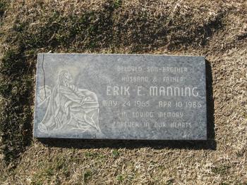 Manning, Erik Edward gravesite