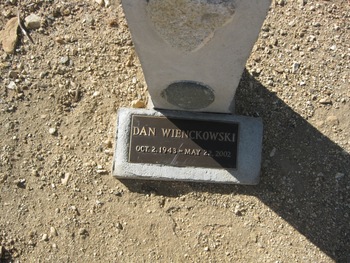 Wienckowski, Dan gravesite
